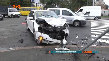 Два автомобиля не разделили перекрестка на въезде в столицу
