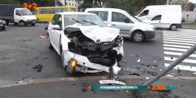 Два автомобілі не поділили перехрестя на в’їзді у столицю