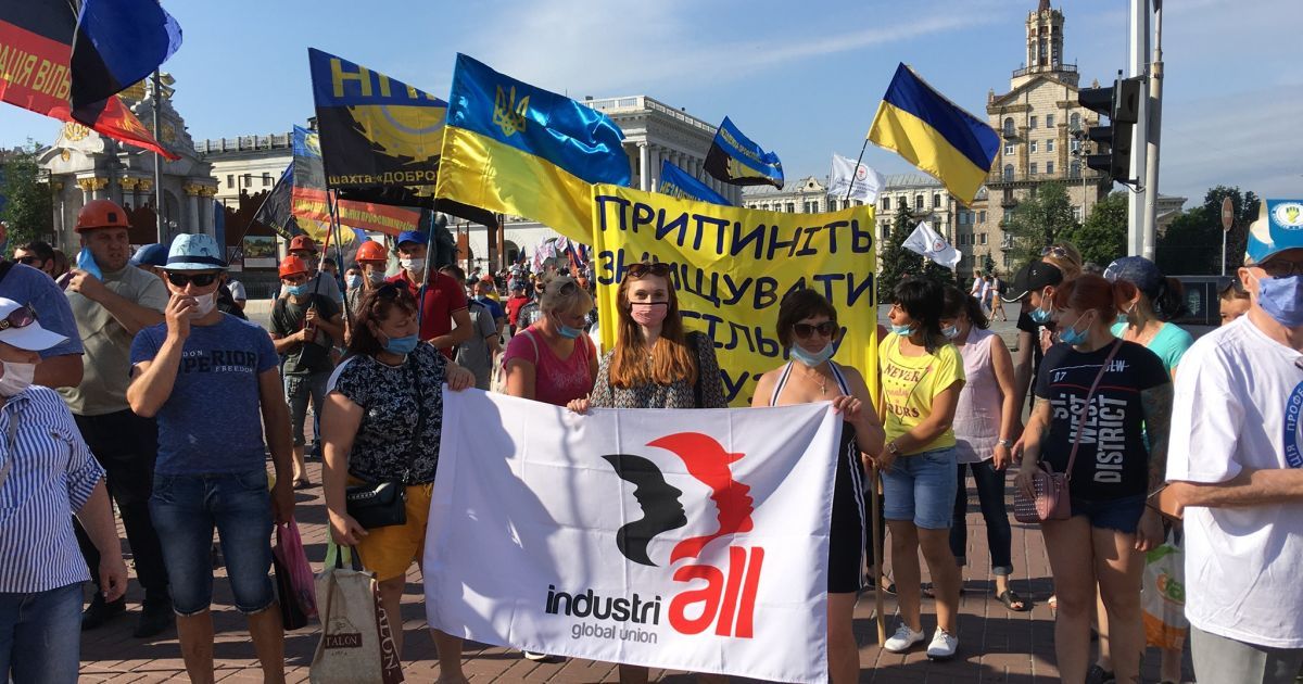 Против изменений в закон о труде: под Раду на бессрочную акцию вышли члены профсоюзов