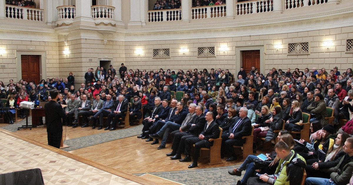 Викладачі мають відчувати підтримку, перспективу і справедливість — проректор ЛНУ Віталій Кухарський