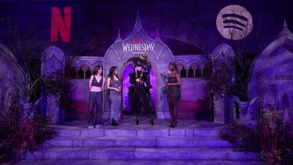 Леді Гага феєрично з'явилася на заході на честь серіалу "Венздей"