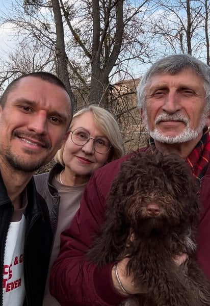 Тарас Цимбалюк с родителями