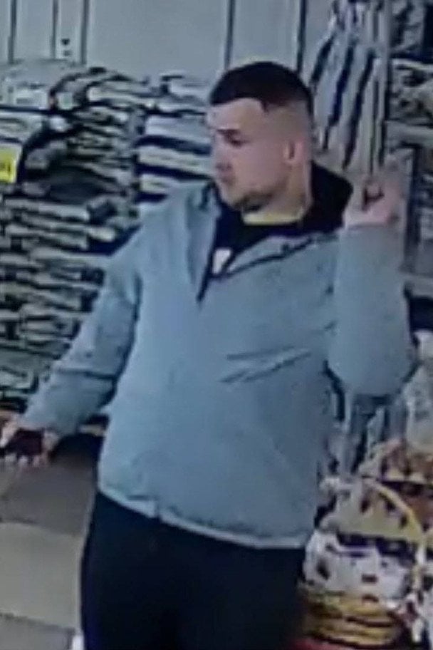 Чоловік кидав яйця у магазині