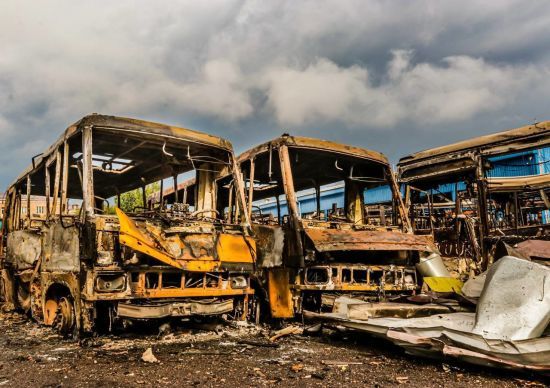 Дніпряни лишились майже без міських автобусів після нічного обстрілу депо