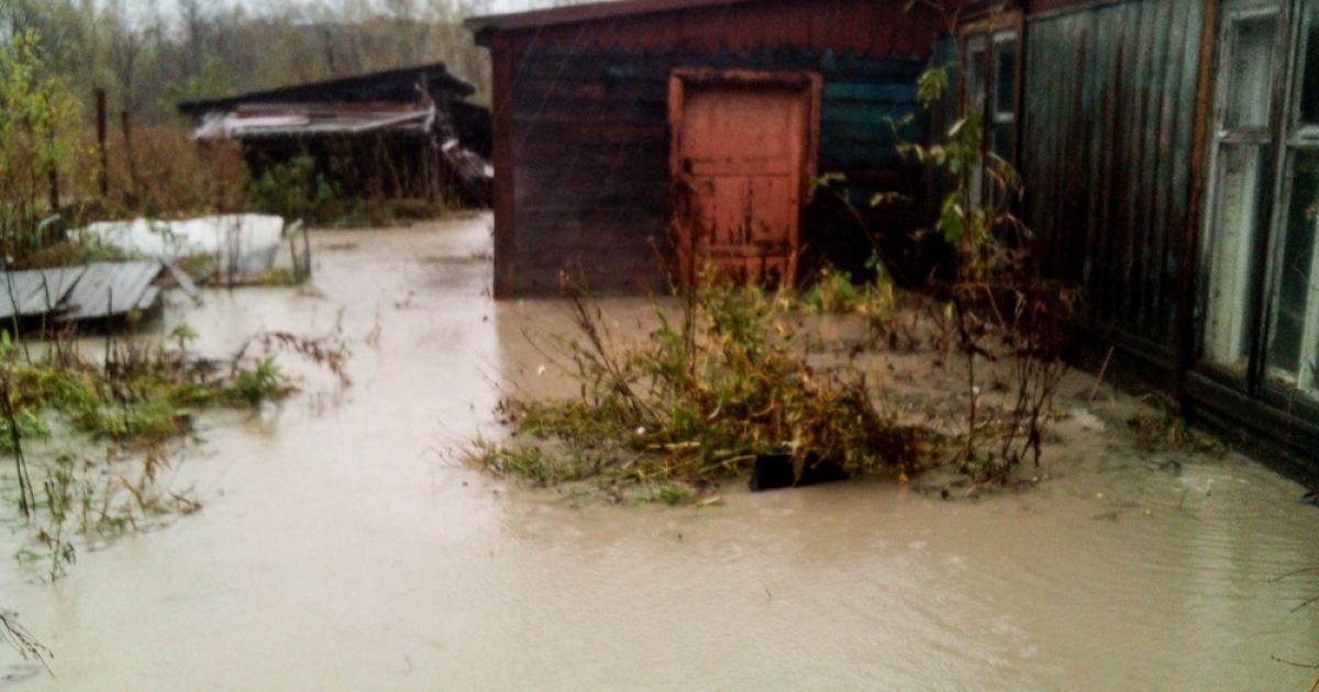 Несколько жилых районов вновь оказались под водой / © sakhalin.info