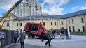 Ушел под землю на отремонтированной Арсенальной площади в Киеве: в Сети выложили видео момента провала грузовика