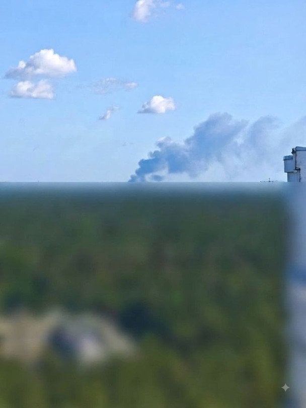Дым после взрывов. Фото: Трибуна — Бровары.