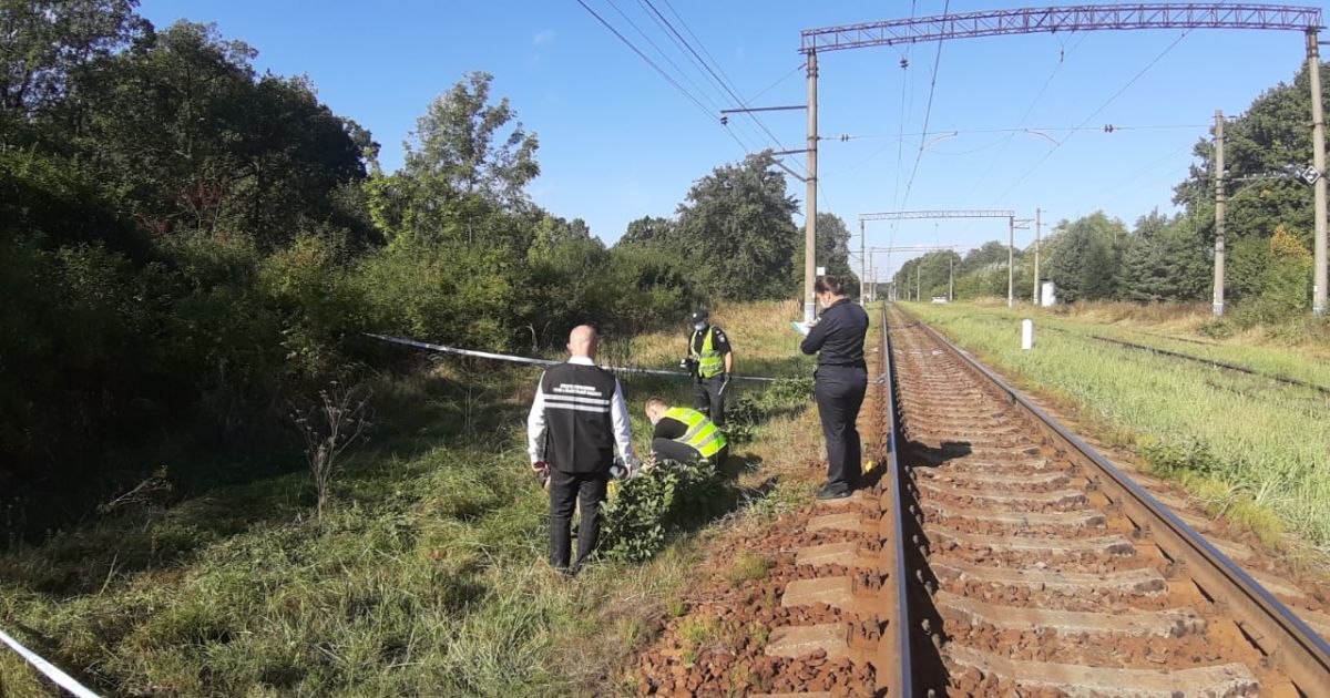 У Львівській області чоловік після пострілу в матір ексдівчини наклав на себе руки
