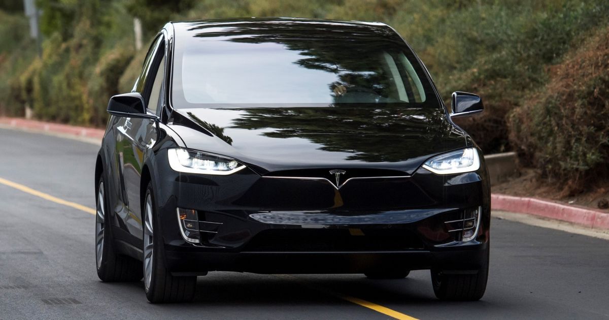 Кроссоверы Tesla Model X попали под отзывную кампанию