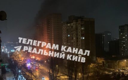 У Києві спалахнула велика пожежа біля метро: що горить (оновлено)