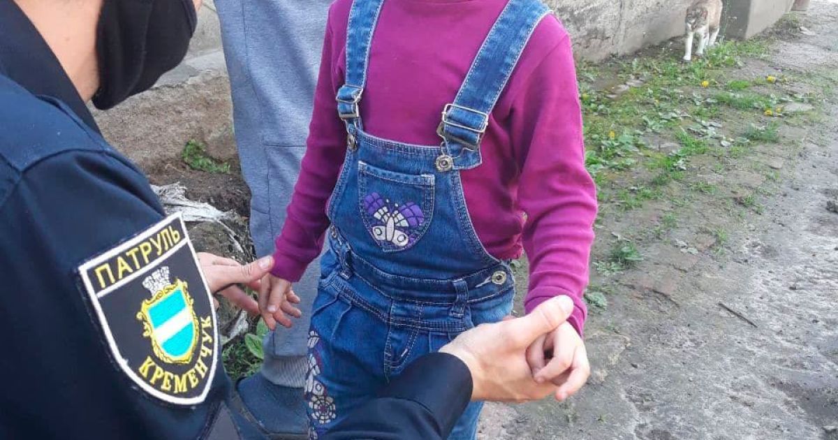 Мать спала после работы: в Кременчуге нашли маленькую девочку, которая без присмотра гуляла по улицам