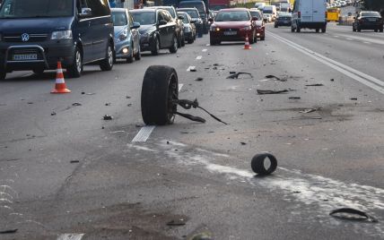 У Києві ДТП з трьома автівками спричинила затор на бульварі Дружби Народів