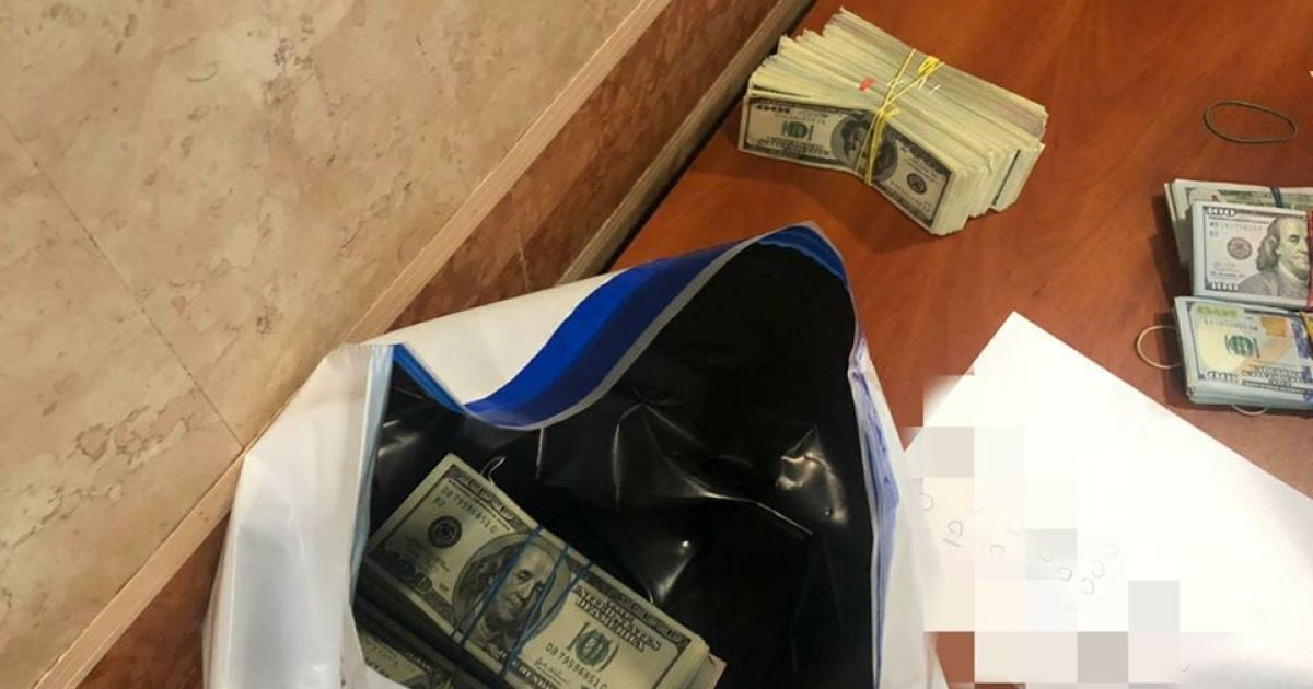 Чоловіку, який намагався підкупити голову Фонду держмайна за 800 тисяч доларів, повідомили про підозру