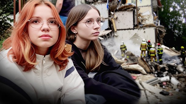 Настя где-то под завалами: дети ждут разбора разрушенного дома одноклассницы в Киеве