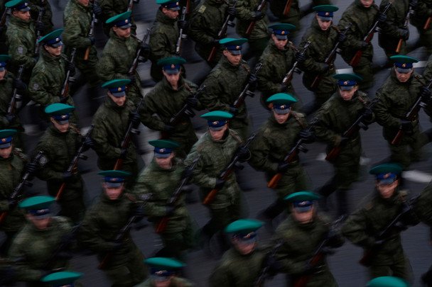 Скопление военных РФ на параде в Москве является законной целью для ВСУ — эксперт