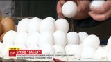 ТСН провела эксперимент, чтобы проверить качество "домашних" яиц со стихийных рынков