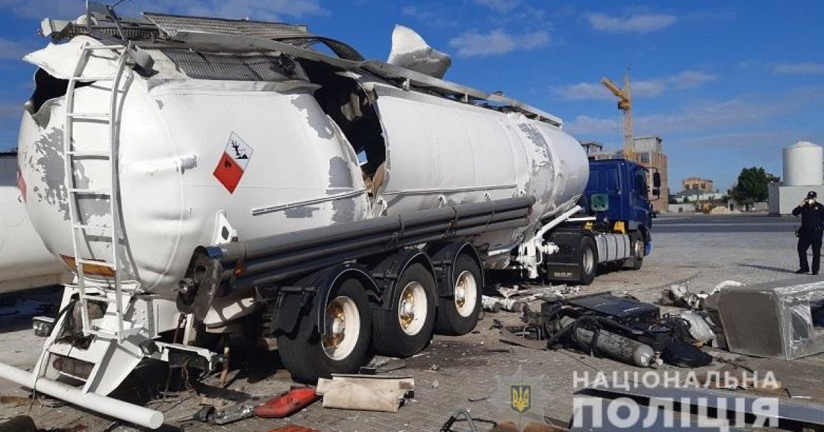 На одном из предприятий в Киеве взорвалась автоцистерна: есть жертвы