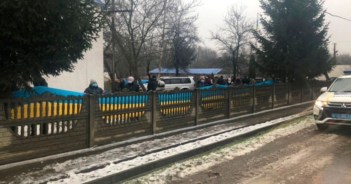 конфлікт у церкві 12 грудня_2 / © Главное управление Национальной полиции в Черновицкой области