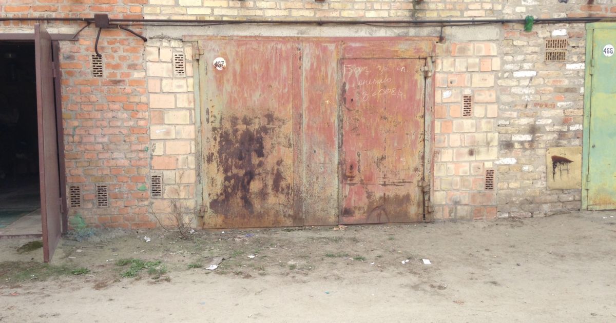 Гаражный кооператив, где нашли машину Познякова / © ТСН.ua