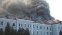 На Львовщине более 5 часов тушат пожар в здании бывшего коллегиума иезуитов