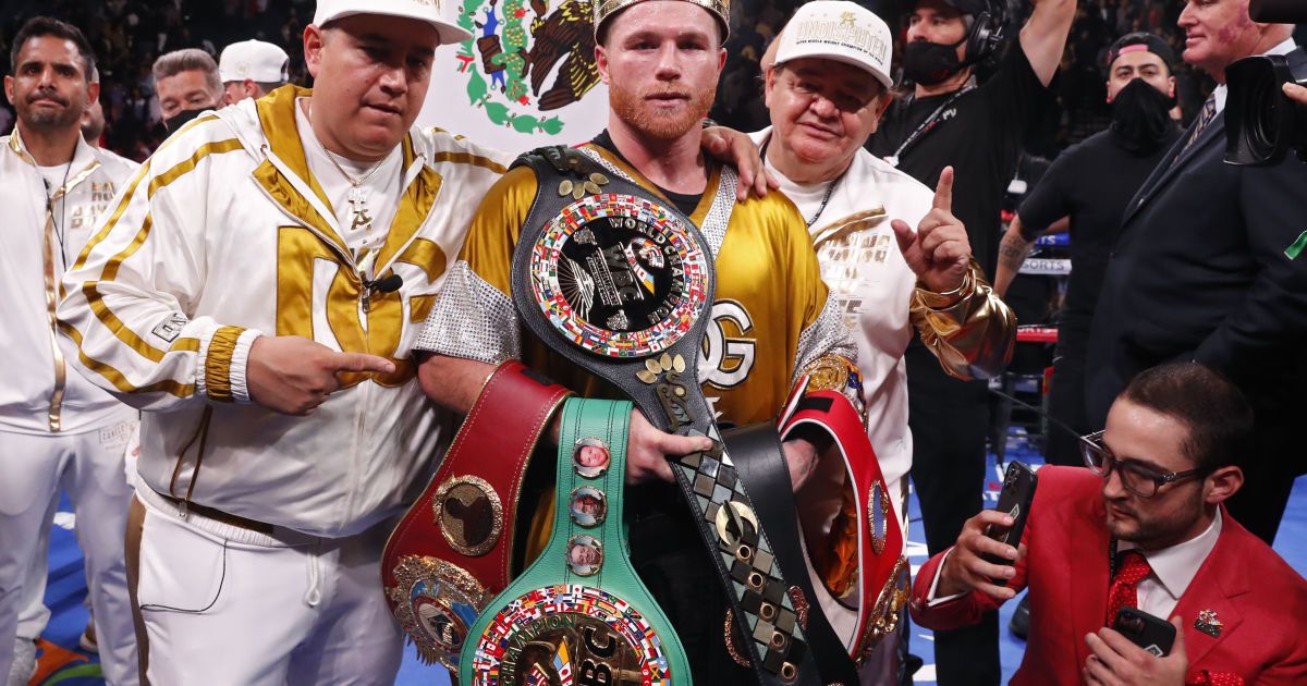 Лучшие боксер, бой и нокаут: WBC назвала обладателей престижных наград в 2021 году