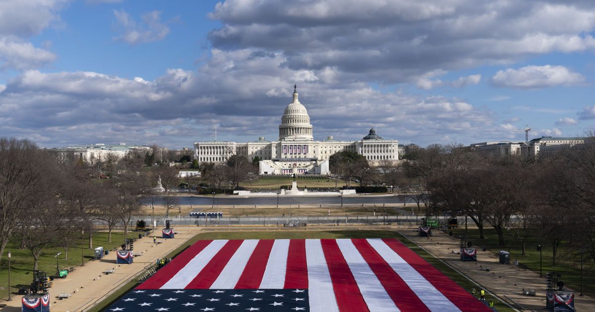 На финишной прямой: как в США готовятся к инаугурации Байдена и чем в это время занимается Трамп