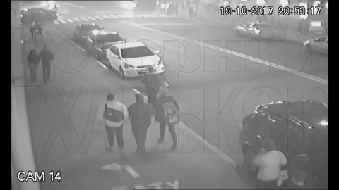 У Мережі з'явилося нове відео жахливої аварії у Харкові: парі дивом вдалося врятуватися