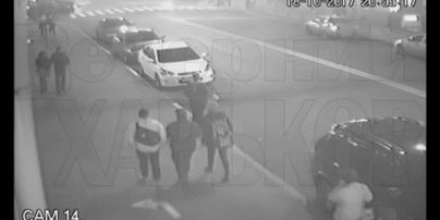 У Мережі з'явилося нове відео жахливої аварії у Харкові: парі дивом вдалося врятуватися