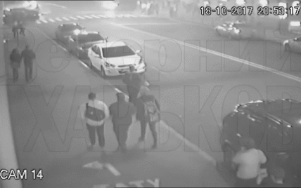 У Мережі з'явилося нове відео жахливої аварії у Харкові: парі дивом вдалося врятуватися