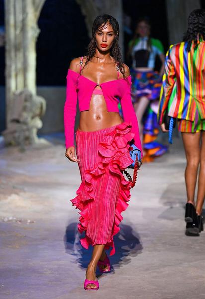 Коллекция Versace трет-а-порте сезона весна-лето 2021 / © East News