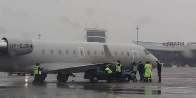 У Казахстані літак із футболістами зіткнувся з автомобілем в аеропорту