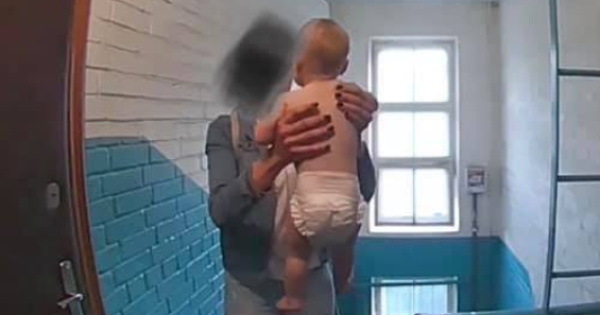 "Коли вб'ють, тоді й приходьте": чому немовля, яке ледь не випало з вікна, залишиться з батьками