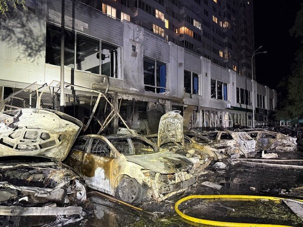Россияне атаковали Одессу ударными дронами: выбиты окна в домах и сгорели авто