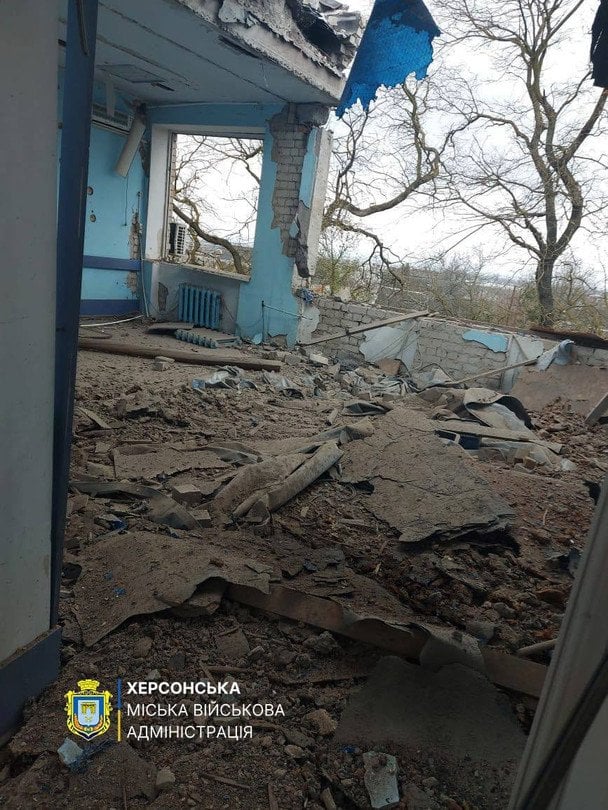 Наслідки ворожих ударів у Херсоні