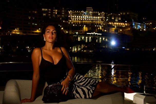  / © instagram.com/georginagio