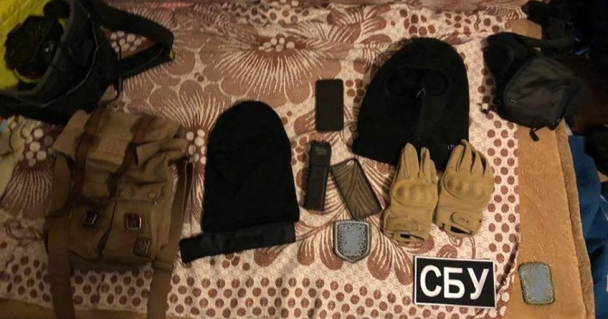 На Киевщине разоблачили банду, которая под видом СБУшников грабила элитные автомобили