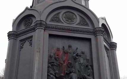 У Києві сплюндрували пам'ятник князю Володимиру