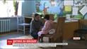 На Сумщине 7-летняя девочка целый день сама провела на железнодорожном вокзале