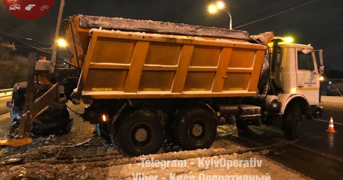 дтп снегоуборочная_7 / © Facebook/Киев Оперативный