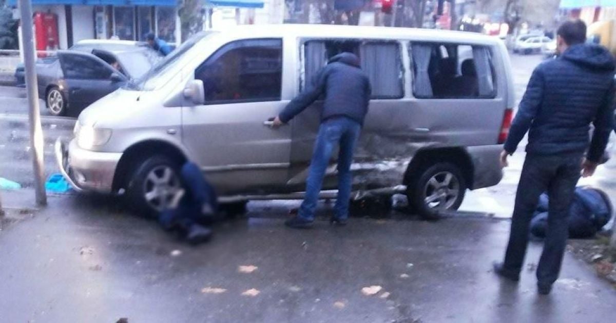 Во время аварии в Херсоне пассажирка микроавтобуса вылетела через окно и погибла под колесами
