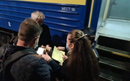 Поезд "Стефания Экспресс" начал курсировать под хит группы Kalush: видео с вокзала в Киеве