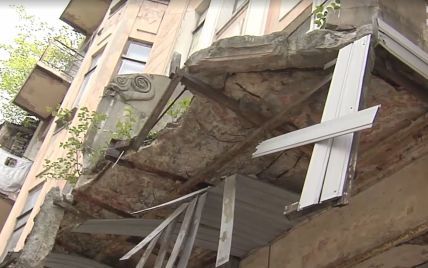 В центре Киева от архитектурного памятника отвалился балкон