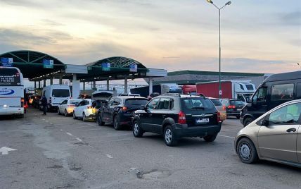 На кордоні з Польщею утворилися черги з десятків авто: на яких ПП найбільше машин