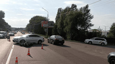 В пригороде Киева водитель Hyundai сбила мотоциклиста: появились жуткие фото