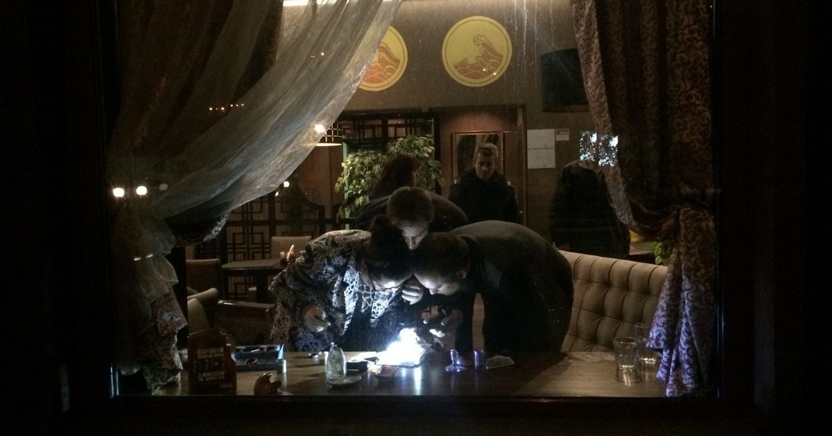 На месте происшествия работает следственно-оперативная группа.