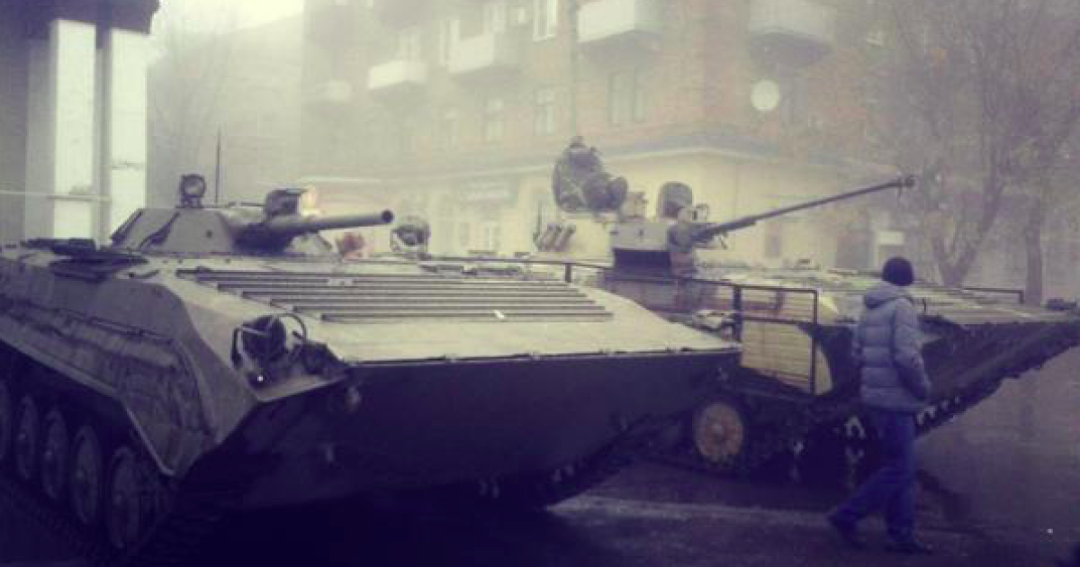 На главной площади города появилось немало военной техники / © Фото: Ольга Павловская