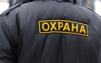 "Вы пугаете людей": в Одессе охранник выгнал из магазина девушку с ДЦП (видео)