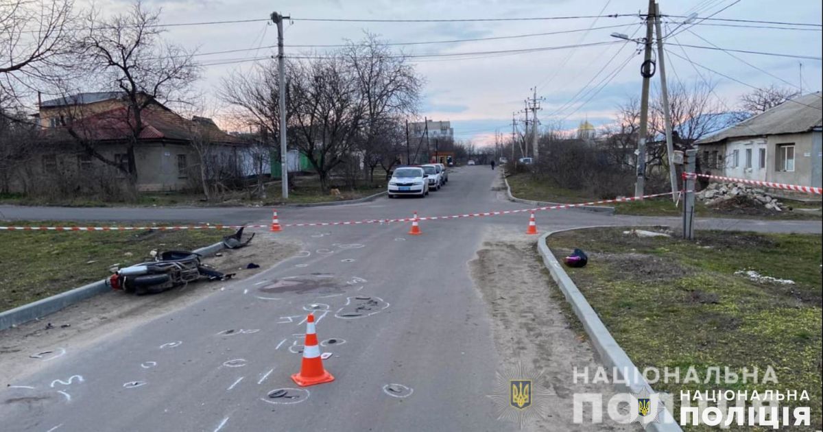 В Николаеве легковушка столкнулась с мопедом, есть погибший