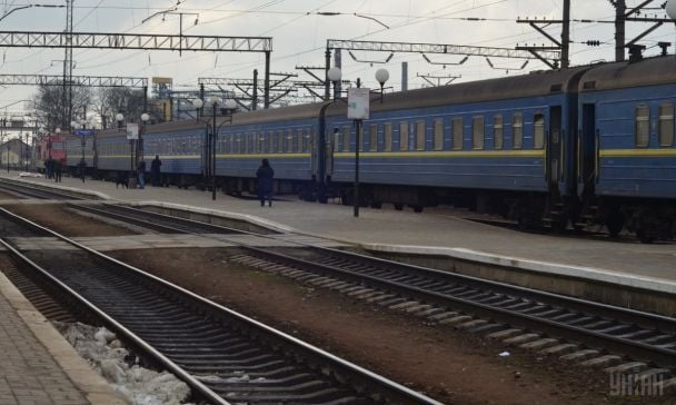 Потяг Київ—Ужгород із сотнями пасажирів злетів з рейок після зіткнення: нові деталі смертельної аварії