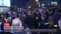 Противники ЛГБТ-сообщества бросали петарды в протестующих возле столичного ТРЦ